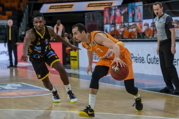 个发球局时 个发球局时