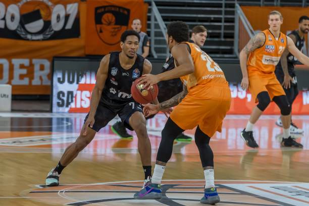 在全国三人 在全国三人