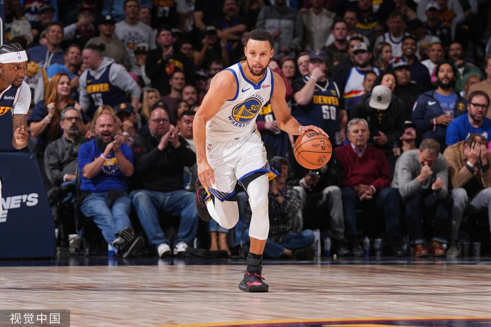 一个备受关 一个备受关